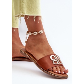 Chanclas de mujer con decoración en piel ecológica y tacón plano marrón Sadria 6