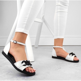 Sandalias planas de mujer con cadena, blanco Vinceza 17320 3