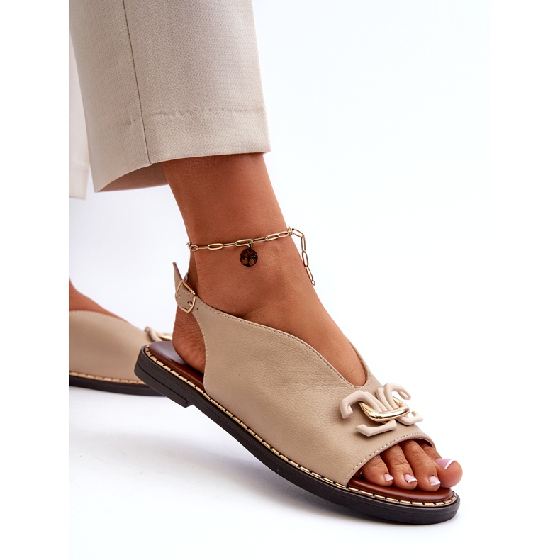 Sandalias de mujer con tacón plano y decoración Jezzi beige 2