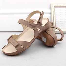 Cómodas sandalias de mujer de piel en color beige Helios 205 2