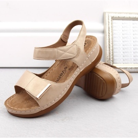 Sandalias cómodas de mujer con velcro, beige eVento 0146 6
