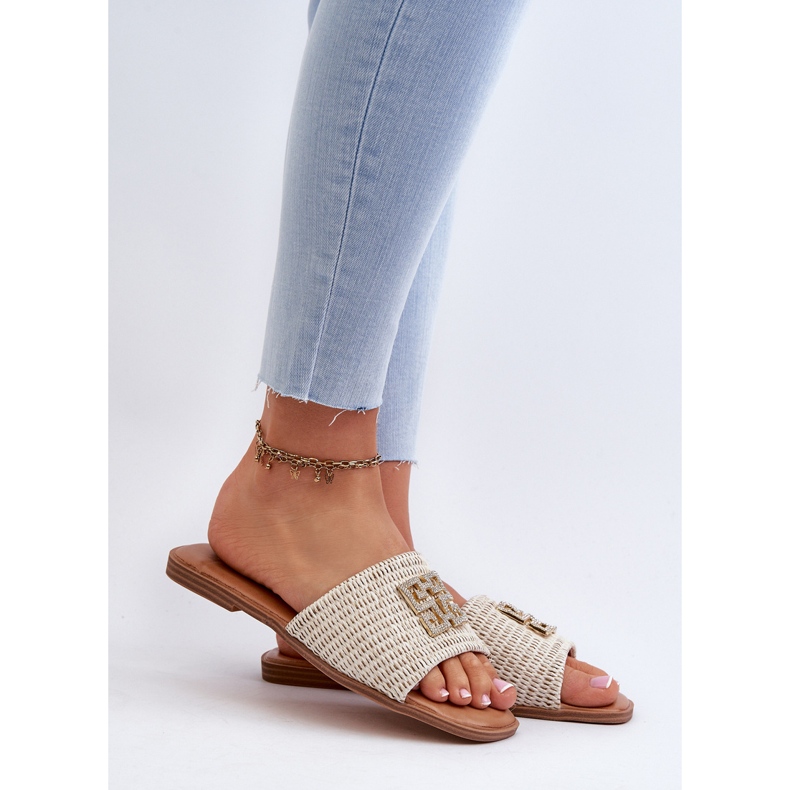 Chanclas Planas de Mujer con Trenza y Adorno Blanco Omenna 2 Chanclas Planas de Mujer con Trenza y Adorno Blanco Omenna 2