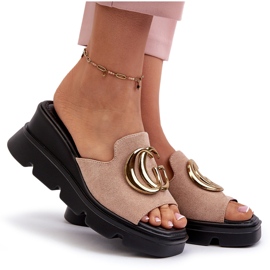 Vinceza Chanclas de Mujer Confeccionadas en Ante Ecológico con Cuña y Plataforma con Adorno Dorado, Beige Iaria 9