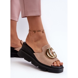 Vinceza Chanclas de Mujer Confeccionadas en Ante Ecológico con Cuña y Plataforma con Adorno Dorado, Beige Iaria 5
