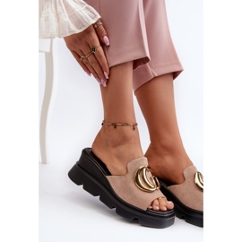 Vinceza Chanclas de Mujer Confeccionadas en Ante Ecológico con Cuña y Plataforma con Adorno Dorado, Beige Iaria 8