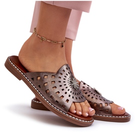 Chanclas de mujer brillantes de tacón plano con decoración cobre Ebirena marrón 8