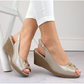 Sandalias cuña mujer con adorno beige Vinceza 58300 1