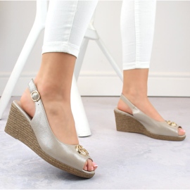 Sandalias cuña mujer con adorno beige Vinceza 58300 2