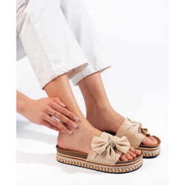 Chanclas de ante beige con lazo 1