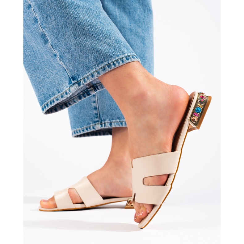 Chanclas planas de mujer beige 1 Chanclas planas de mujer beige 1