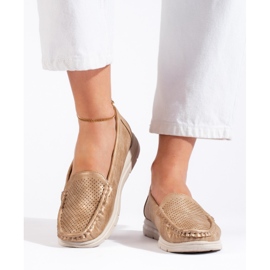 Mocasines dorados para mujer. 3
