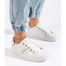 Deportivas blancas con cordones. blanco 2