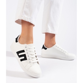 Deportivas de mujer en blanco y negro 3