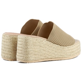 Chancla alpargata beige con cuña alta 1