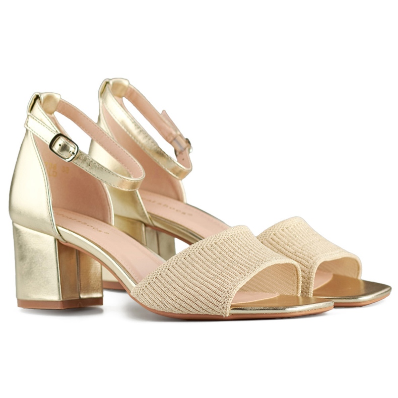 Sandalias de mujer doradas con tacón bajo y cierre al tobillo beige 1 Sandalias de mujer doradas con tacón bajo y cierre al tobillo beige 1
