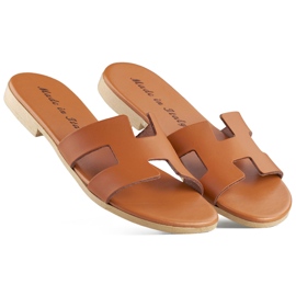 Chanclas clásicas de mujer de piel en color marrón 1