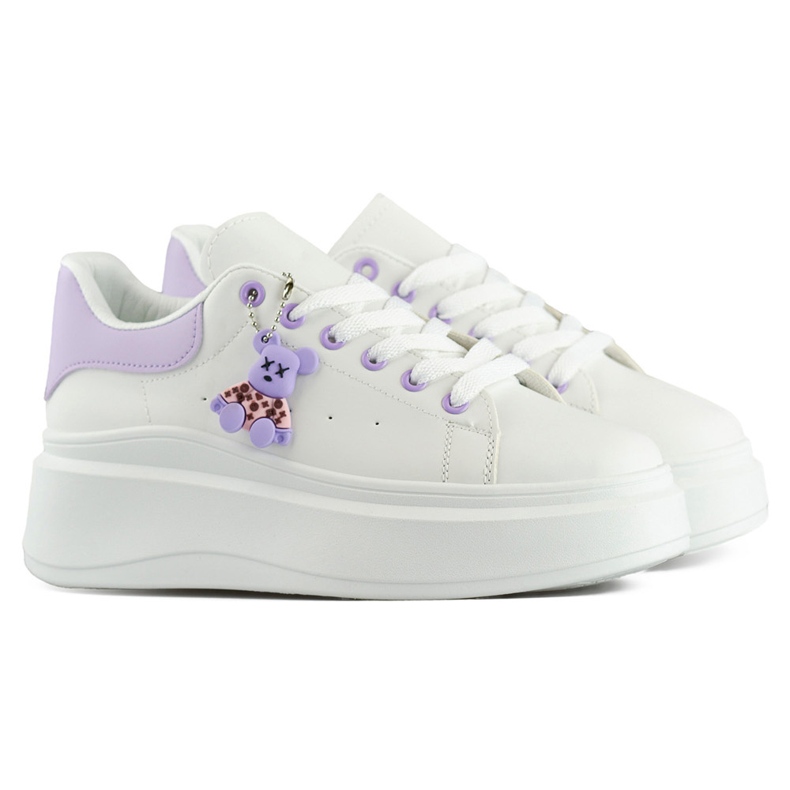 Deportivas blancas con suela gruesa y osito morado. blanco 1