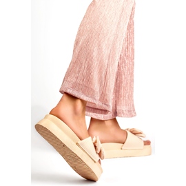Zapatillas de mujer beige con lazo sobre suela gruesa. 3
