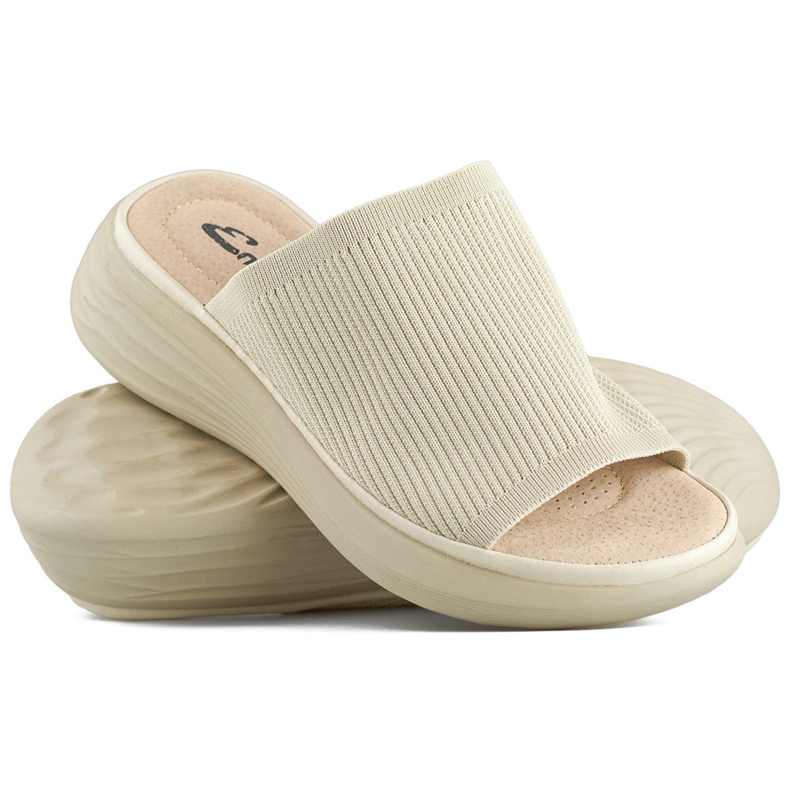 Chanclas de mujer suaves beige con plataforma y parte superior de calcetín 1