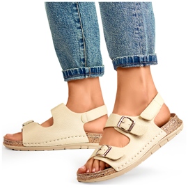 Sandalias cómodas de mujer beige con cierre de velcro. 4