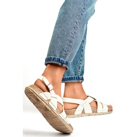 Sandalias de mujer blancas con plantilla de piel. blanco 2