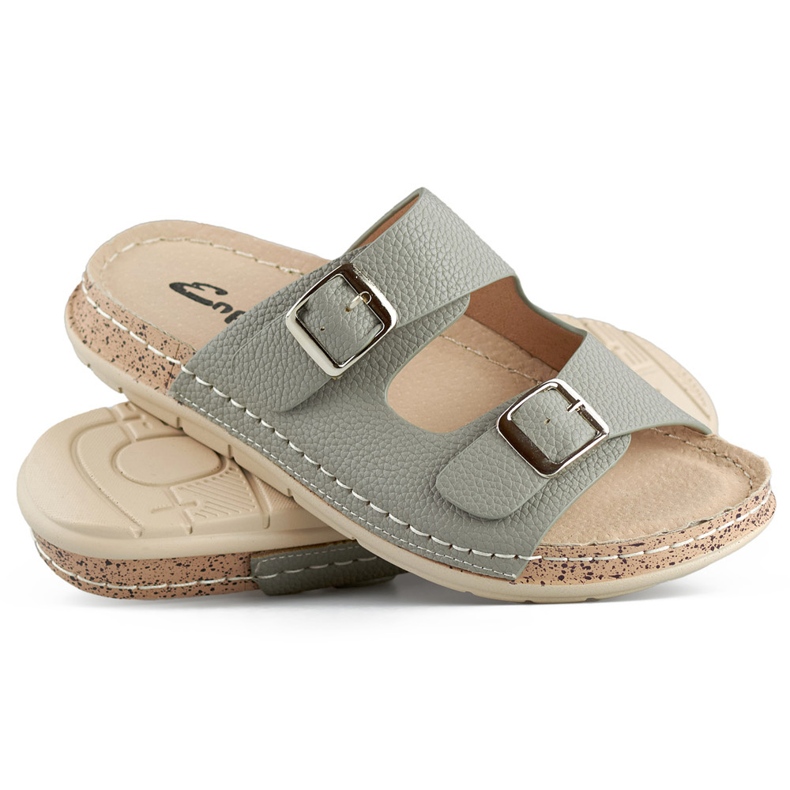 Cómodas chanclas de mujer grises con dos hebillas y plantilla de piel. 1