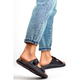 Cómodas chanclas de mujer negras con dos hebillas y plantilla de piel. negro 2