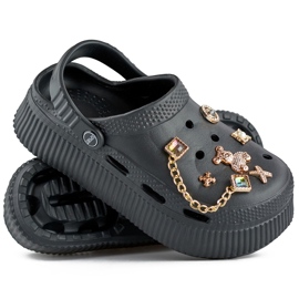 Chanclas negras con suela gruesa y adornos. negro 1