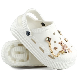 Chanclas blancas con suela gruesa y adornos. blanco 1