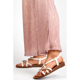 Sandalias de mujer con banda elástica con decoración dorada. blanco 4