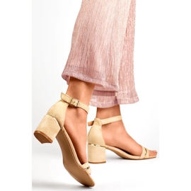 Sandalias de mujer beige con tacón bajo y cierre al tobillo 2