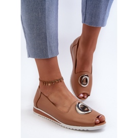 Jezzi Zapatos De Salón De Mujer Con Adorno En Piel Ecológica, Biolita Beige Oscuro 4