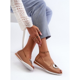Jezzi Zapatos De Salón De Mujer Con Adorno En Piel Ecológica, Biolita Beige Oscuro 7