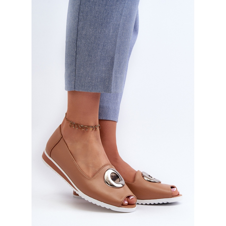 Jezzi Zapatos De Salón De Mujer Con Adorno En Piel Ecológica, Biolita Beige Oscuro 2