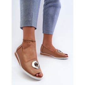 Jezzi Zapatos De Salón De Mujer Con Adorno En Piel Ecológica, Biolita Beige Oscuro 3