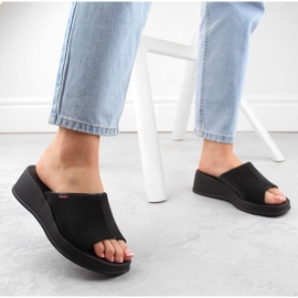 Pantuflas cómodas de mujer perfumadas cuña negra Zaxy LL285084 negro 2