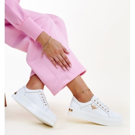 Deportivas de piel blanca con suela gruesa de Mikka. blanco 1