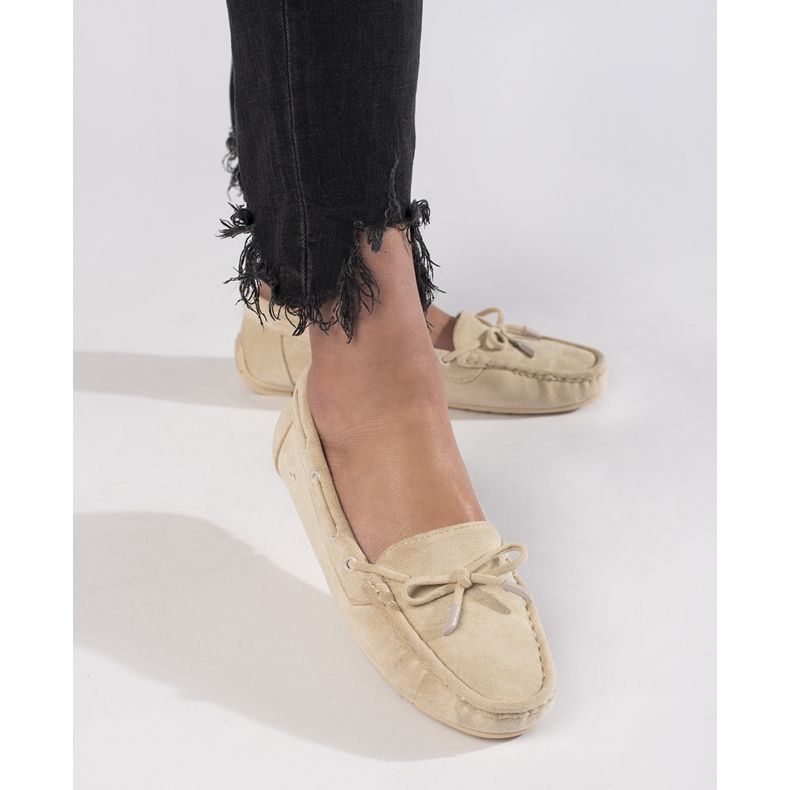 Mocasines cómodos de mujer en ante beige 2 Mocasines cómodos de mujer en ante beige 2