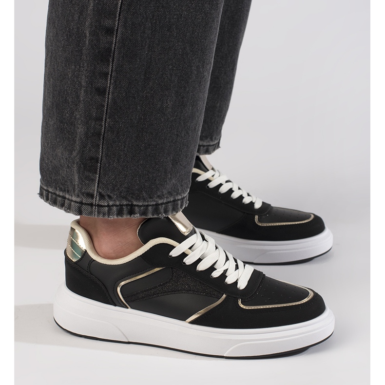 Zapatillas negras de mujer. negro 2 Zapatillas negras de mujer. negro 2