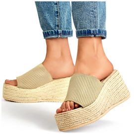 Chanclas alpargatas con cuña alta con hilo dorado 3