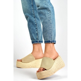 Chanclas alpargatas con cuña alta con hilo dorado 1