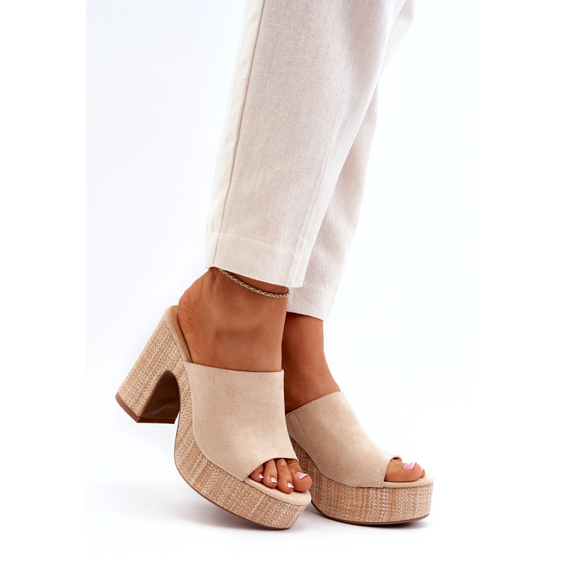 Chanclas de mujer beige con tacones altos 1 Chanclas de mujer beige con tacones altos 1