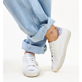 Deportivas blancas con efecto desgastado de Gombola blanco 2