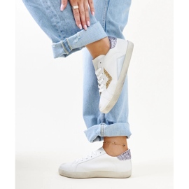 Deportivas blancas con efecto desgastado de Gombola blanco 3