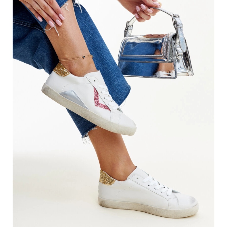 Deportivas blancas con efecto desgastado de Gombola blanco 1