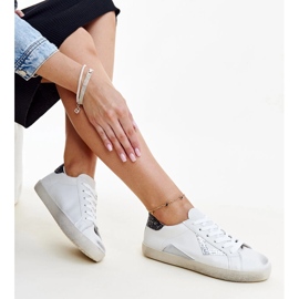 Deportivas blancas con efecto desgastado de Gombola blanco 1