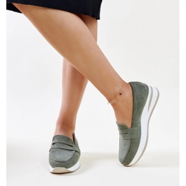 Zapatos Muna verdes perforados 2
