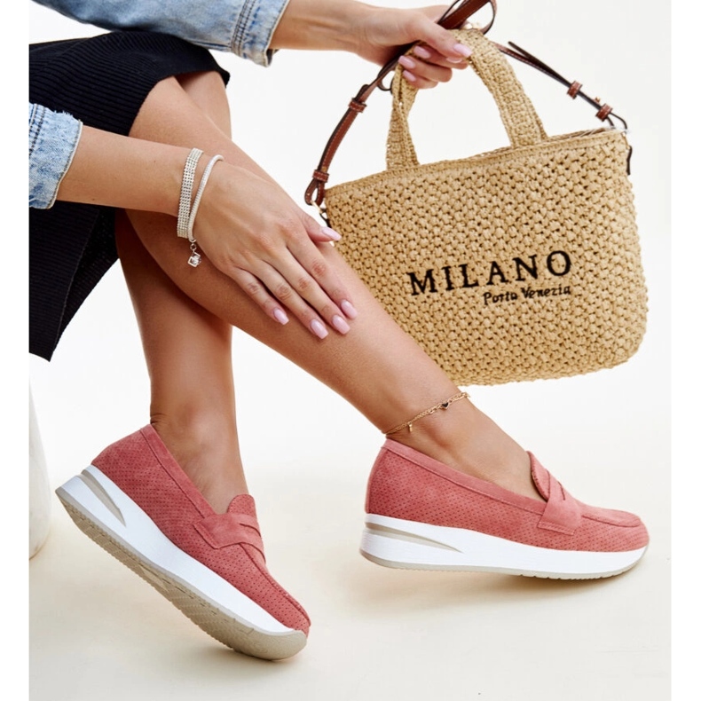 Zapatos Muna rosa perforados 1