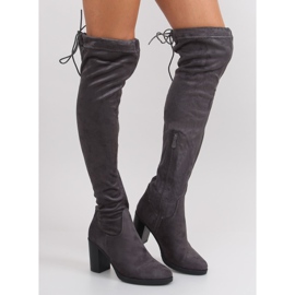 Botas sobre la rodilla en un cómodo tacón gris gris 5
