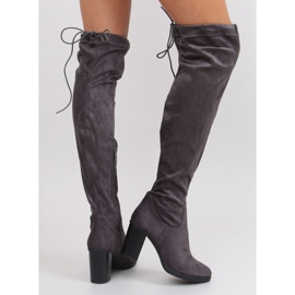 Botas sobre la rodilla en un cómodo tacón gris gris 6